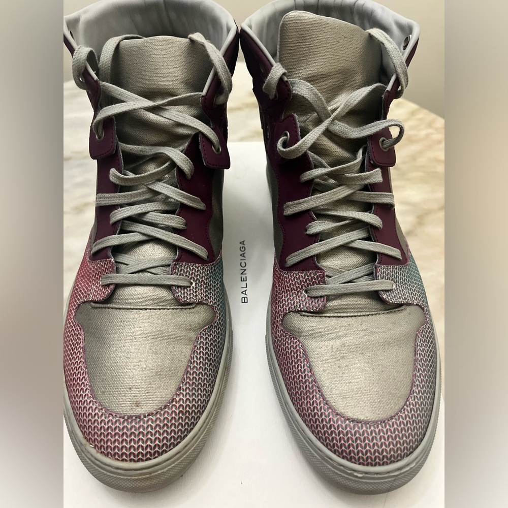 Mens Authentic Balenciaga Sneakers
W/box 
No refunds